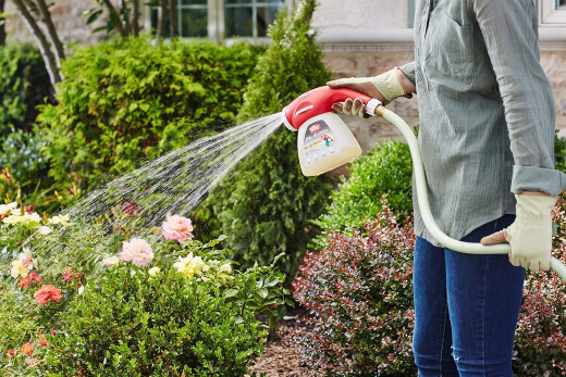 Hose end garden sprayer attaches to the end of the garden hose
