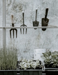 Gardening ebook by Aussie Green Thumb Chapter 4 Buying Gardening Tools. Gardening ebook by Aussie Green Thumb Chapter 4 Buying Gardening Tools.