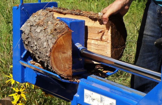 Hydraulic Log Splitters work through logs in no time
