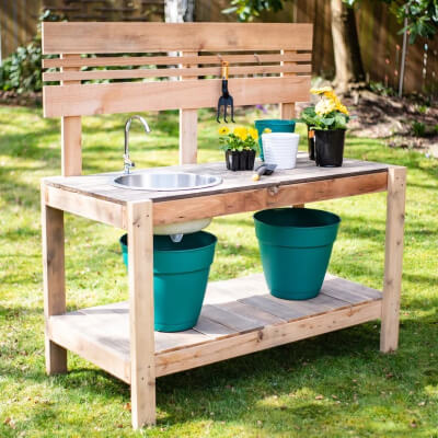 Outdoor Potting Bench Plan by HandymansDaughter