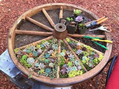 DIY Wagon Wheel Raised Flower Bed