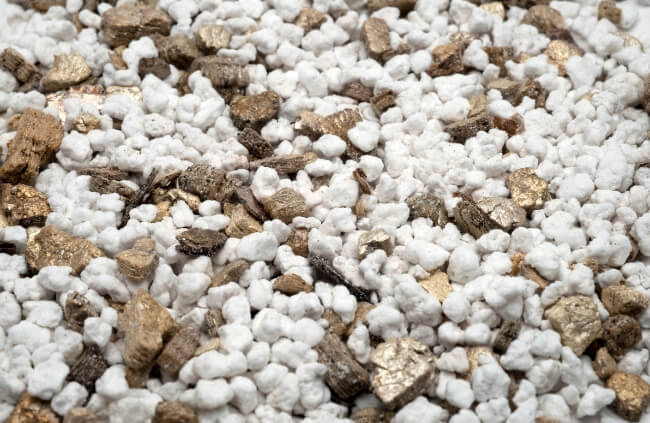 Perlite and Vermiculite for a Soilless Potting Mix