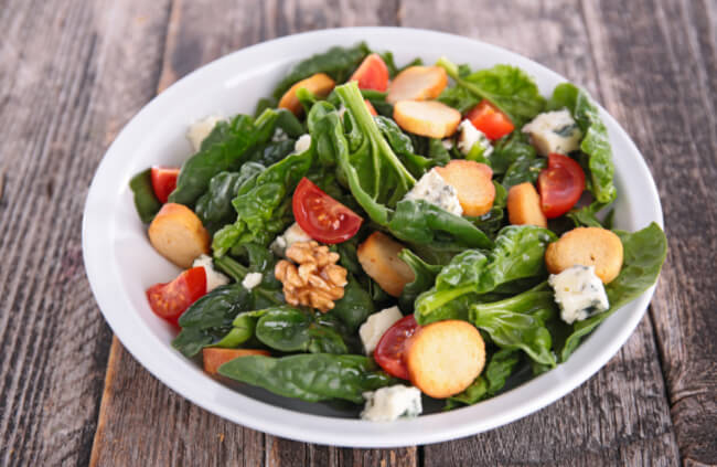 Using spinach in a salad