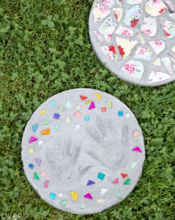 DIY Stepping Stones From Broken Dishes
