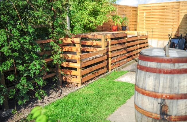 Compost heaps with recycled pallets