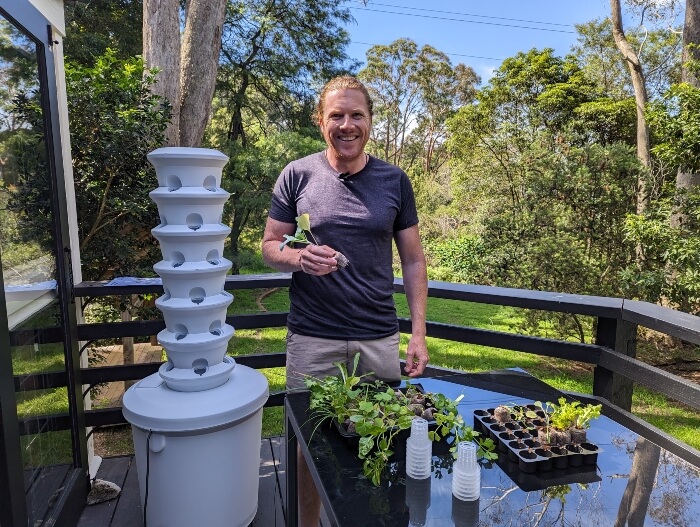 Nathan Schwartz of Aussie Green Thumb setting up his Airgarden